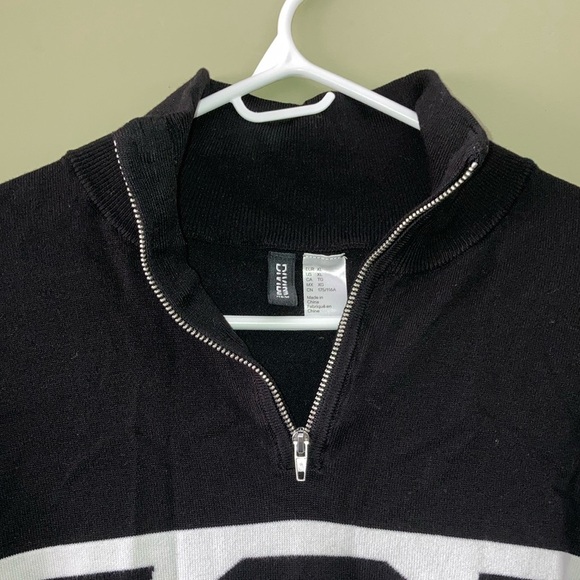 H&M Black and White V-Neck Sweater Sporty Knit - Picture 3 of 11